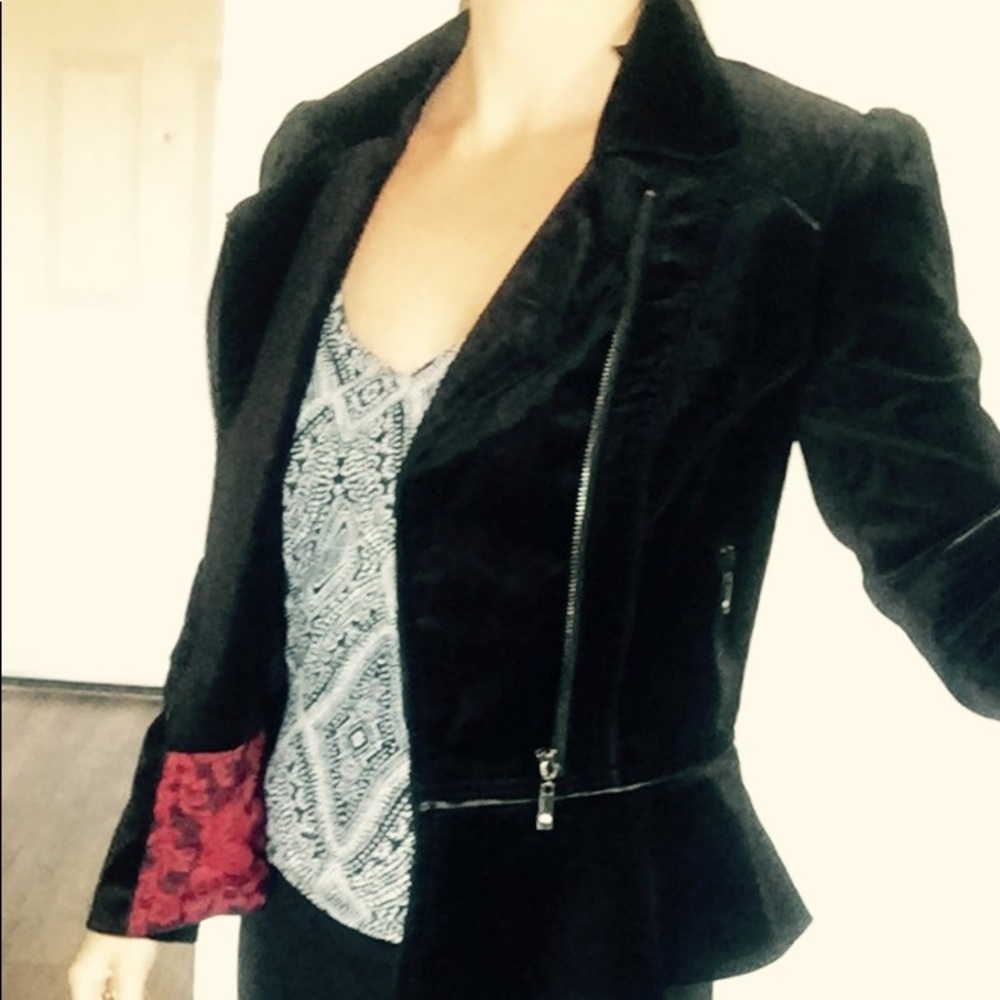 Cropped black jacket